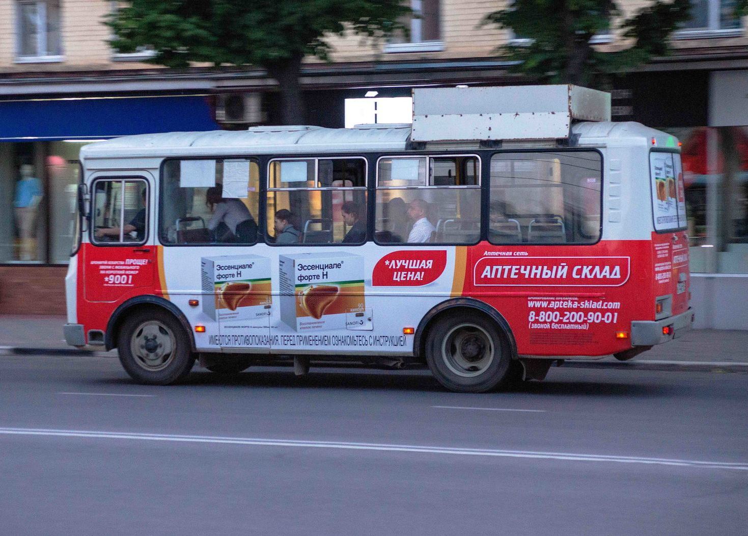 Автобусы ру орел. Реклама на транспорте. Реклама на автобусах. Транзитная реклама на транспорте. Наружная реклама на автобусах.